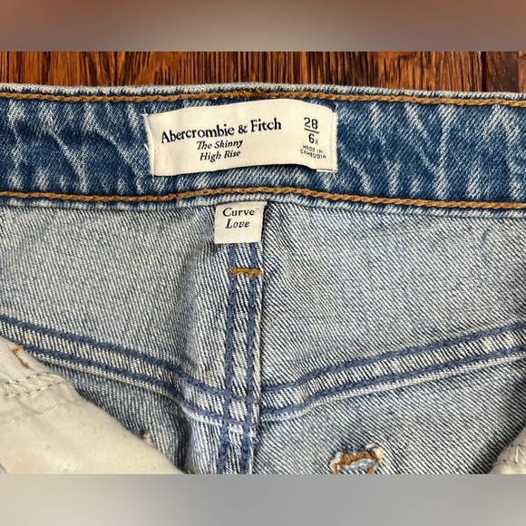 ABERCROMBIE & FITCH Curve Love The High Rise Skinny Distressed in Medium Wash - Picture 6 of 8